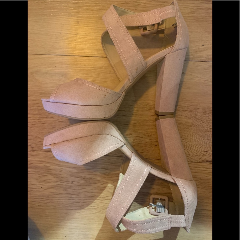 Nude Platforms - Picture 3 of 3